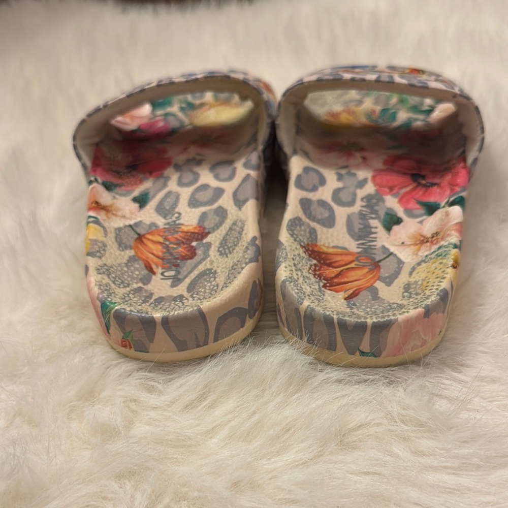 Johnny Was Leopard Butterfly Blue and Red Sandals Floral Design Size 7 pre-owned - Picture 4 of 9
